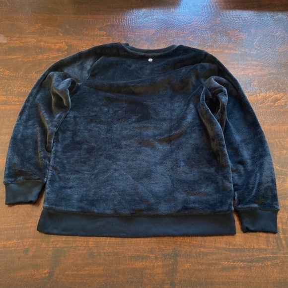 Gaiam Plush Pullover Black Size Medium - Picture 4 of 14